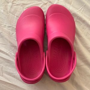 Closed toe, pink, women’s 8 Crocs